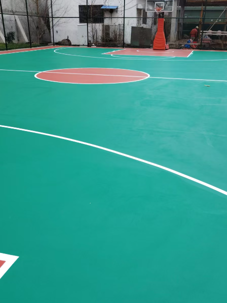 喀什 球场长期使用易出现地面开裂